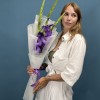 3 темно-фиолетовых гладиолуса