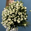 35 кустовых роз Сноу Бабл 70 см