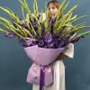 45 темно-фиолетовых гладиолусов