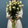 5 белых кустовых роз Сноу Бабл 60 см