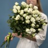7 кустовых роз Сноу Бабл 60 см