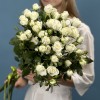 7 кустовых роз Сноу Бабл 60 см