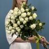 7 кустовых белых роз Сноу Бабл 70 см