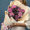 7 сиреневых гвоздик с Лимониумом
