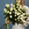 9 кустовых роз Сноу Бабл 60 см