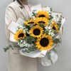 7 подсолнухов с белой маттиолой