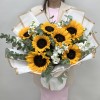 7 подсолнухов с белой маттиолой