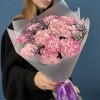 11 бело-сиреневых гвоздик с Лимониумом