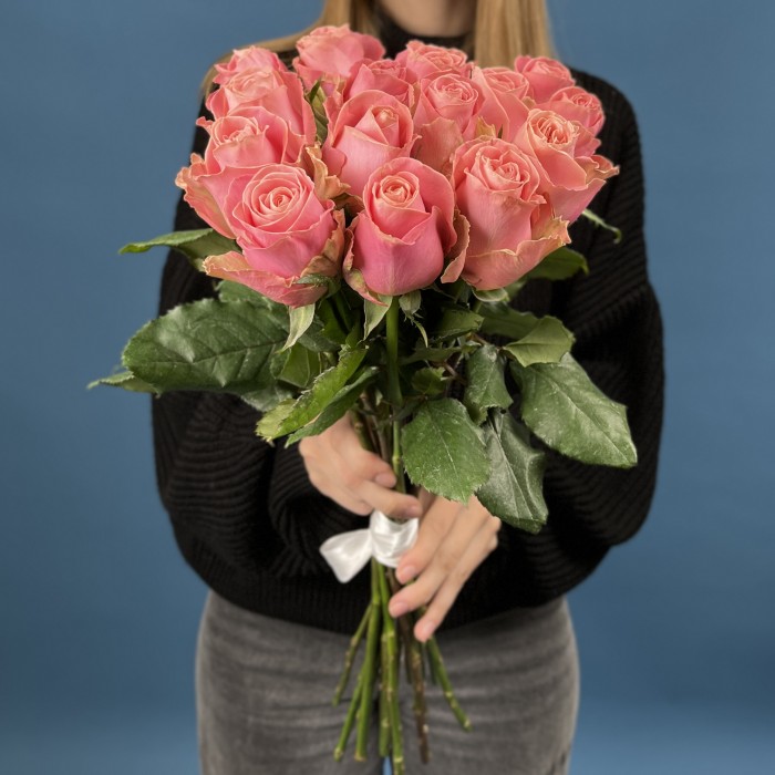 15 лососевых роз Хермоса 60 см