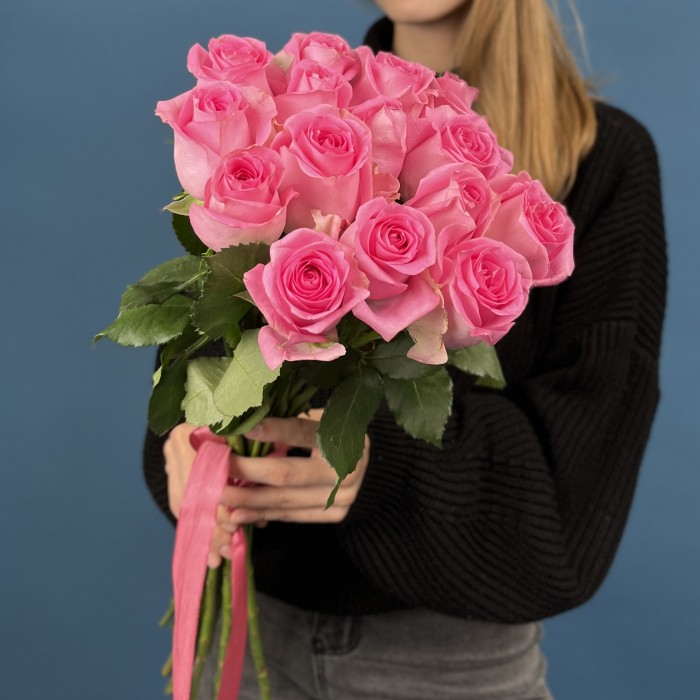 15 розовых роз аква 60 см
