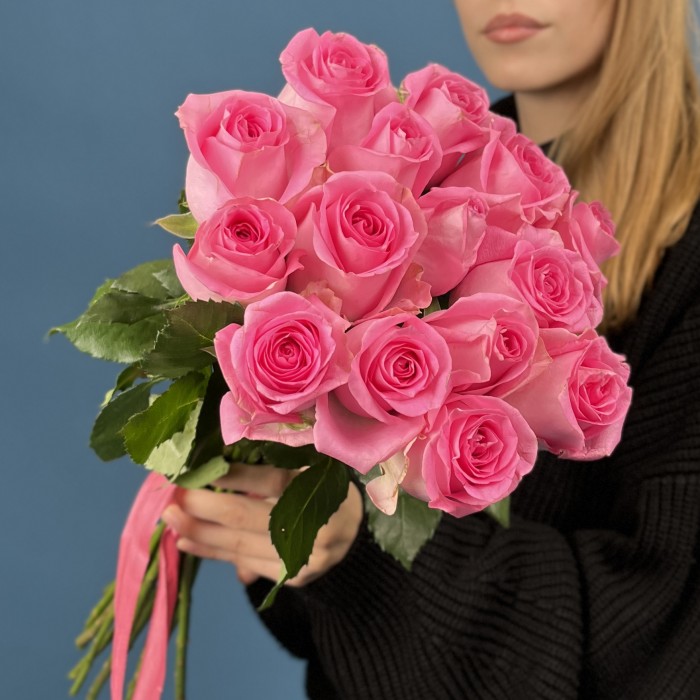 15 розовых роз аква 60 см