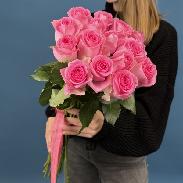 15 розовых роз аква 60 см