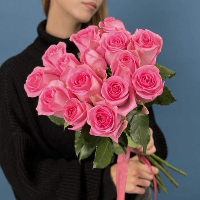 15 розовых роз аква 60 см