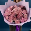 25 бело-сиреневых гвоздик с астранцией