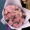 25 бело-сиреневых гвоздик с астранцией