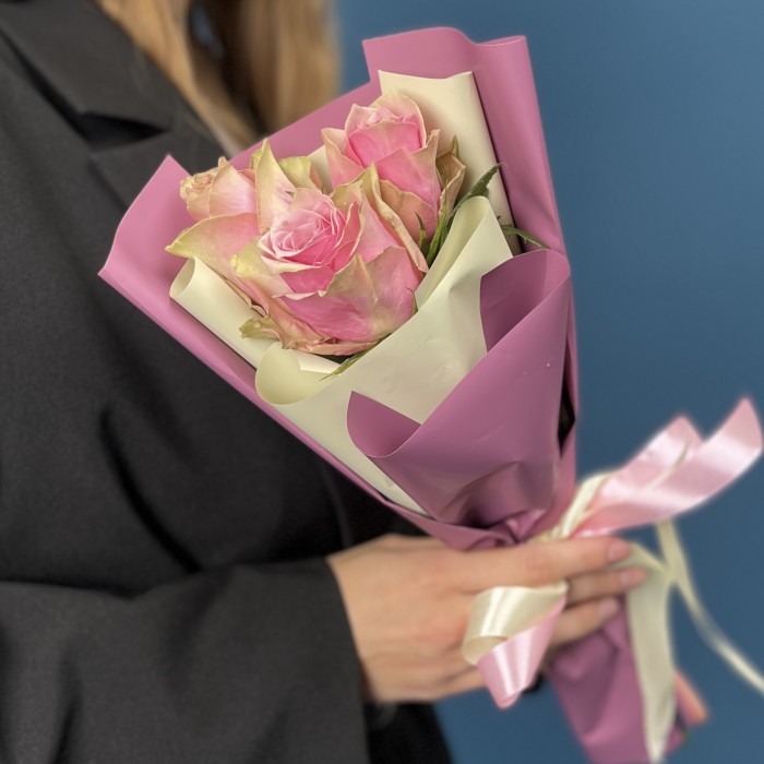 3 розовые розы Роял Атена 40 см