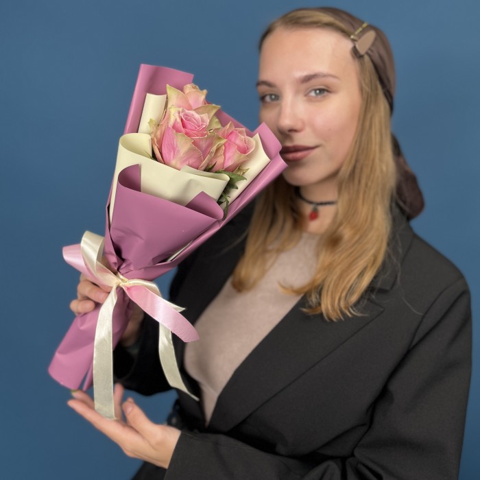 3 розовые розы Роял Атена 40 см