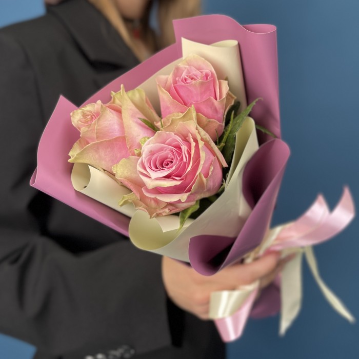 3 розовые розы Роял Атена 40 см