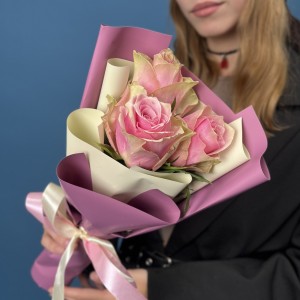 3 розовые розы Роял Атена 40 см