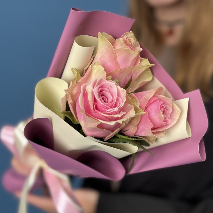 3 розовые розы Роял Атена 40 см