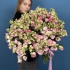 75 пышных бело-розовых эустом