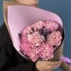 9 бело-сиреневых гвоздик с Лимониумом
