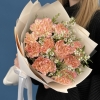 9 нежных персиковых гвоздик