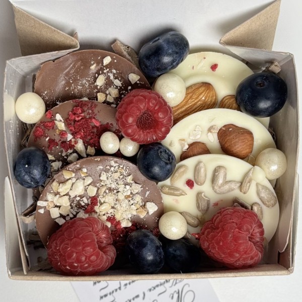 Набор шоколада с ягодами мини