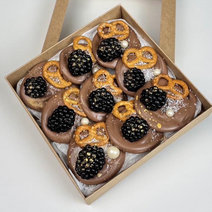 Шоколад ручной работы с ежевикой