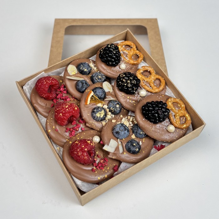 Шоколад ручной работы с ягодами