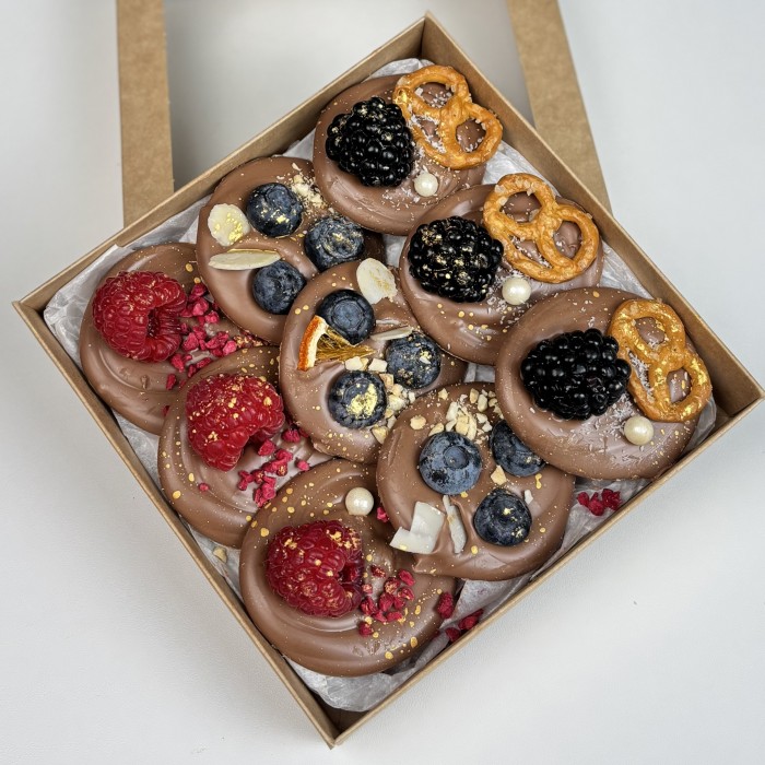 Шоколад ручной работы с ягодами