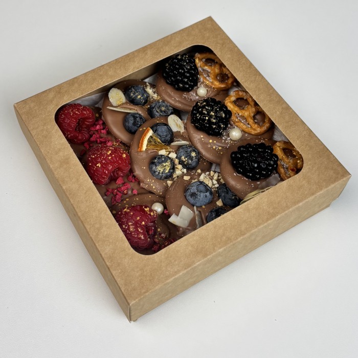 Шоколад ручной работы с ягодами