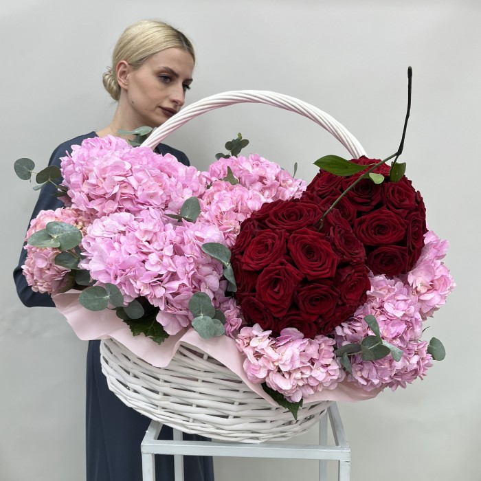 Авторская корзина Вишня в цвету