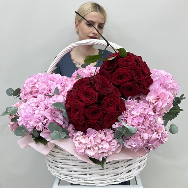 Авторская корзина Вишня в цвету