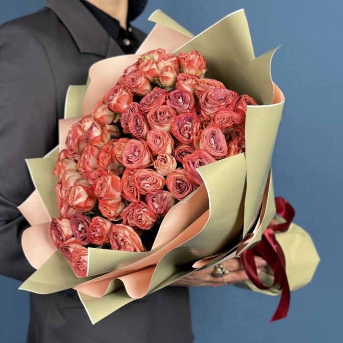 25 кустовых кирпично-белых роз Медия 40 см