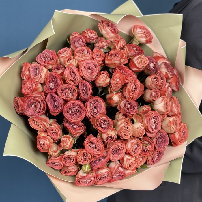 25 кустовых кирпично-белых роз Медия 40 см