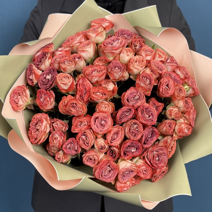 25 кустовых кирпично-белых роз Медия 40 см