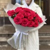 11 красных кустовых пионовидных роз Ред Пиано 60 см