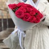 11 красных кустовых пионовидных роз Ред Пиано 60 см