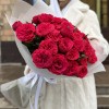11 красных кустовых пионовидных роз Ред Пиано 70 см
