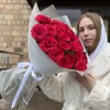 11 красных кустовых пионовидных роз Ред Пиано 70 см