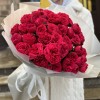 25 красных пионовидных кустовых роз Ред Пиано 60 см