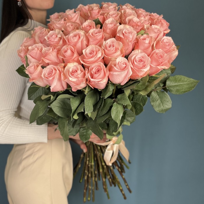 51 роза Би Свит 60 см