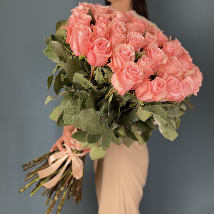 51 роза Би Свит 60 см