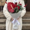 Зимний букет с красным Антуриумом