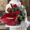 Зимний букет с красным Антуриумом