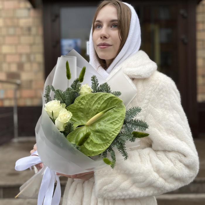 Зимний букет с зеленым Антуриумом