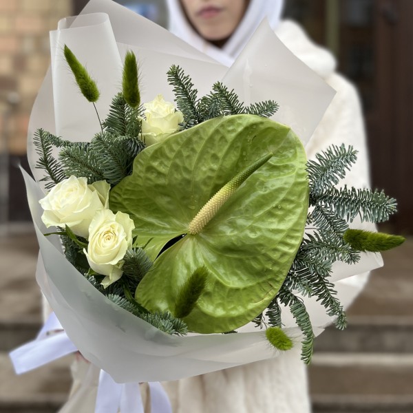 Зимний букет с зеленым Антуриумом