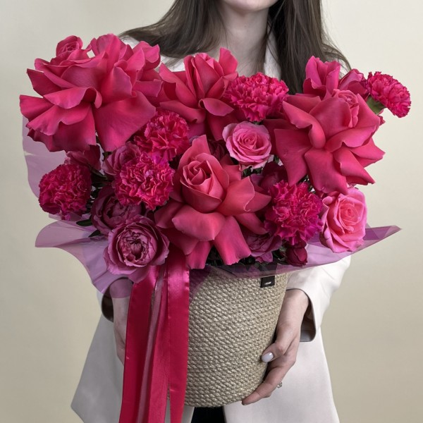 Французская роза Пинк Флойд в кашпо