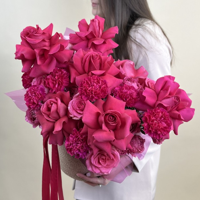 Французская роза Пинк Флойд в кашпо